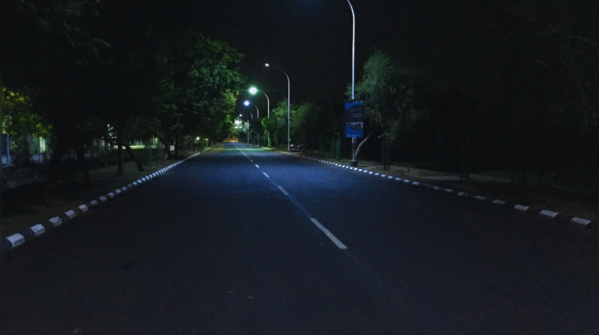 A deserted road in Delhi Cantonment area.