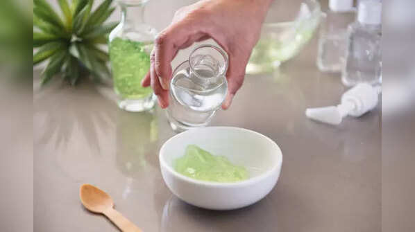 Aloe vera gel for scalp hydration