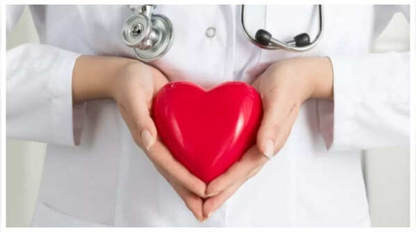 Chest pain, a warning sign of potential cardiac arrest