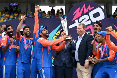 Rohit Sharma lifts the T20 World Cup trophy