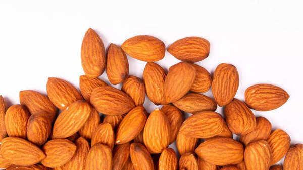 Almonds, a healthy snack for your eyes